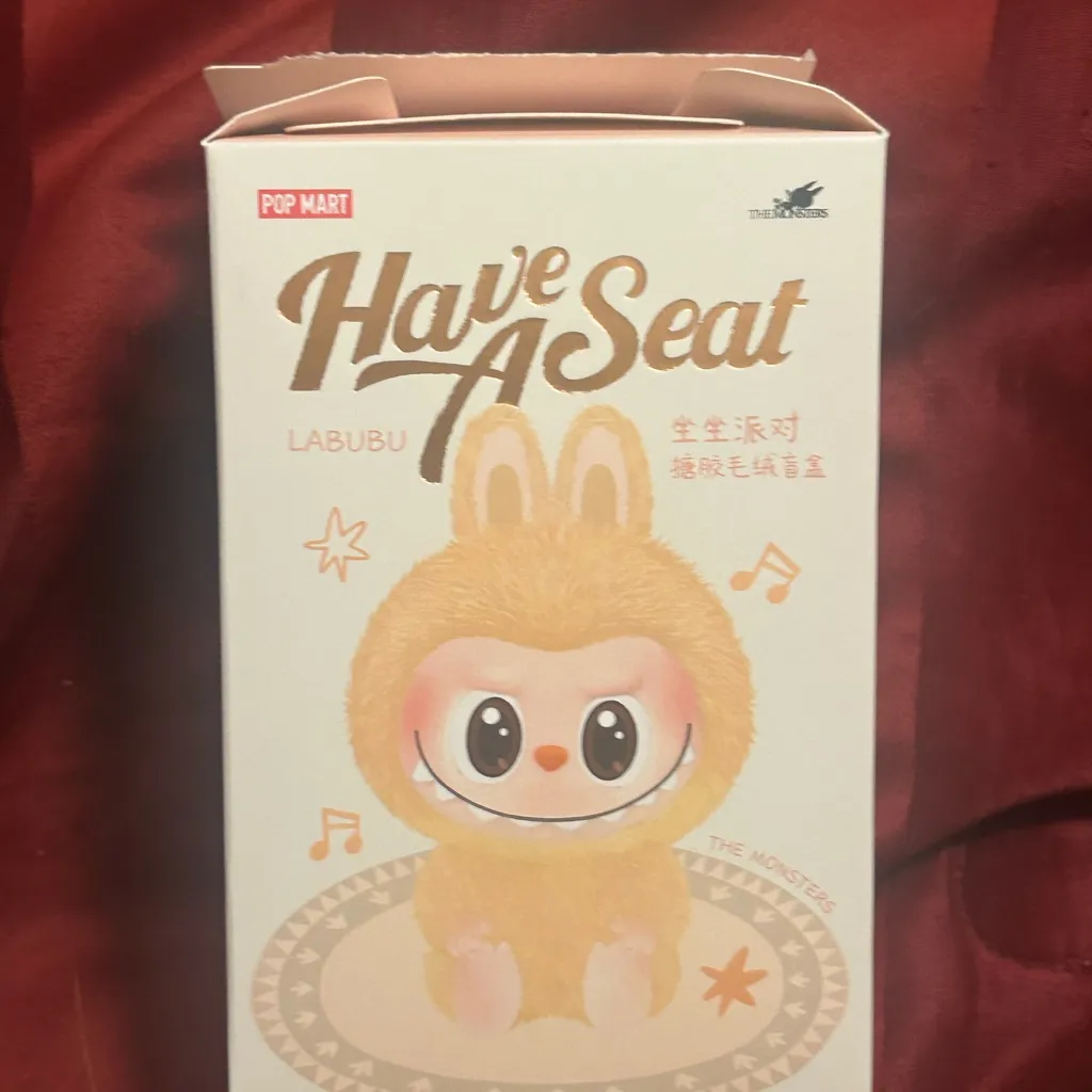 Labubu Have A Seat sisi open box - Image 3