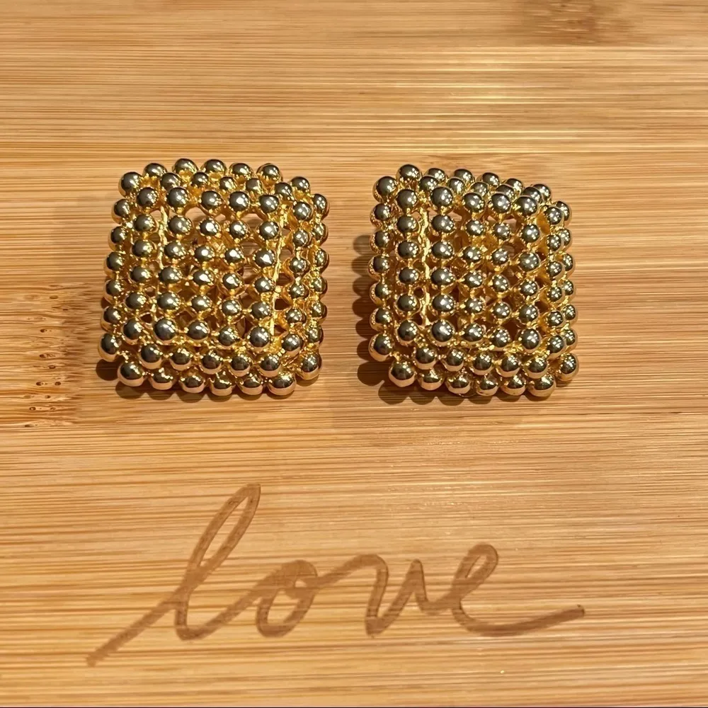 🔴 Dome 80’s vintage metal earrings, gold tone metal, clip ons. Unbranded - Image 2