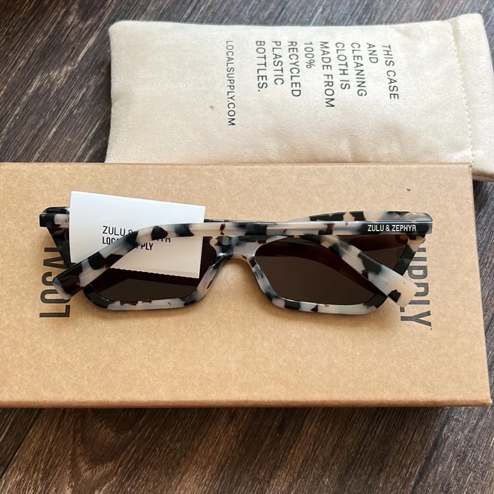 x Zulu & Zephyr The Slim Cat Eye Sunglasses - Image 2