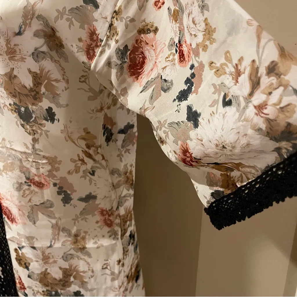Romantic Floral Kimono Robe with Black Trim White Size undefined - Image 5