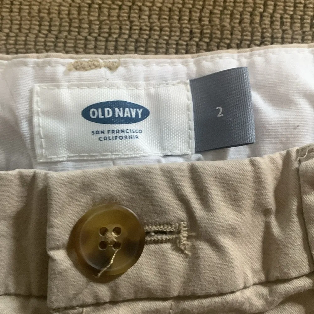 Old Navy Cream Bermuda Shorts Classic Style - Image 2
