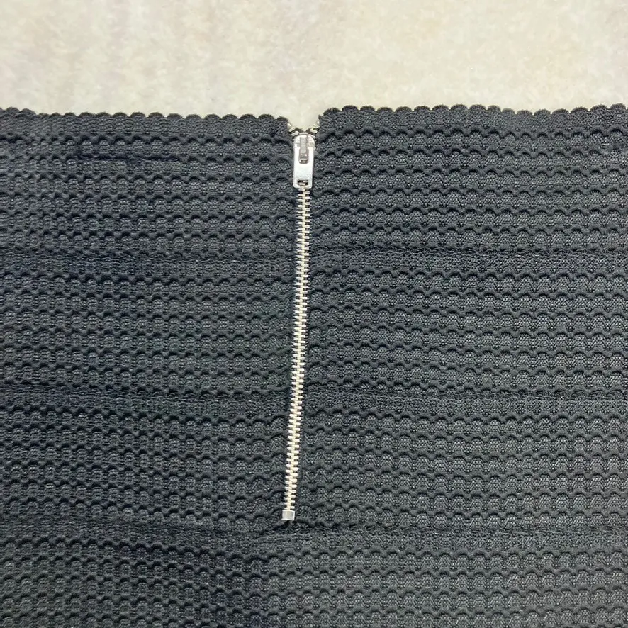 H&M Divided Black Textured‎ Bandage Bodycon Mini Skirt Size 10 Elastic Waist - Image 4