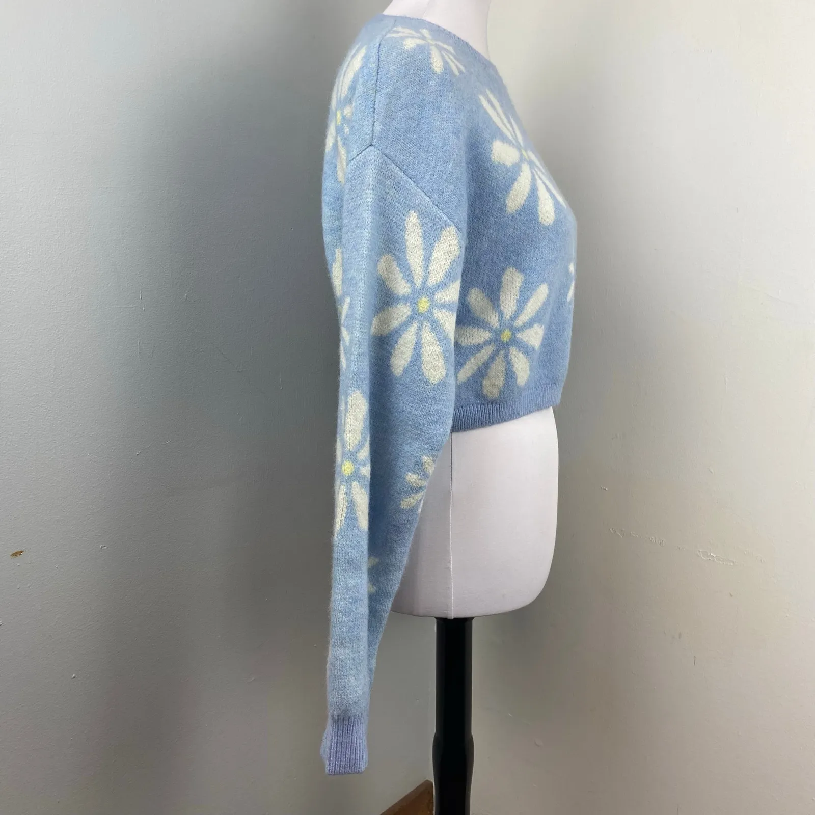 Witty Fox Blue Retro Floral Cropped Knit Sweater Large Daisy - Image 3