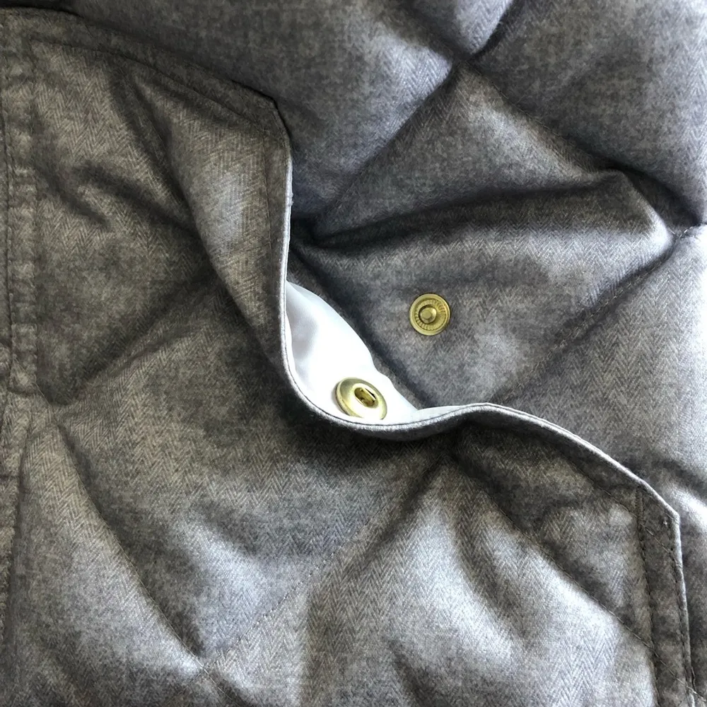 J. Crew Light Gray Quilted Puffer Down Vest Small - Image 4