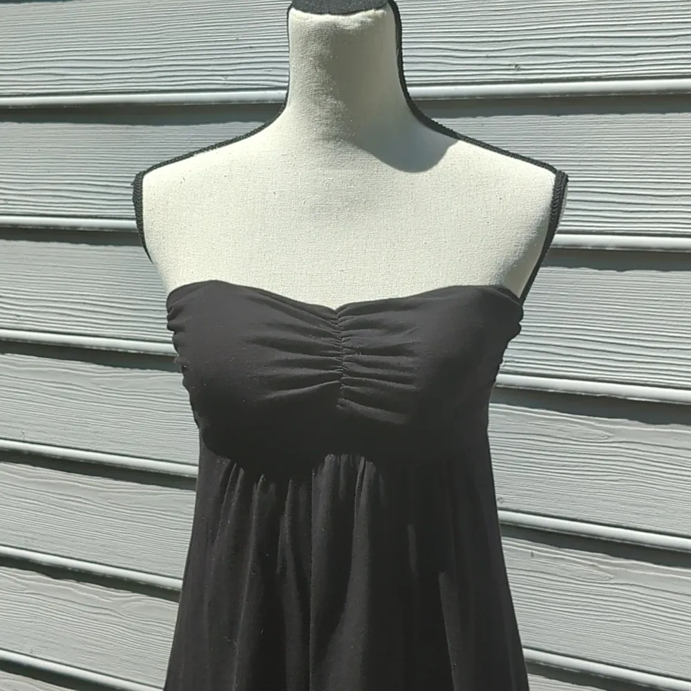 Forever 21 Strapless Black Dress with Sweetheart Neckline - Image 2