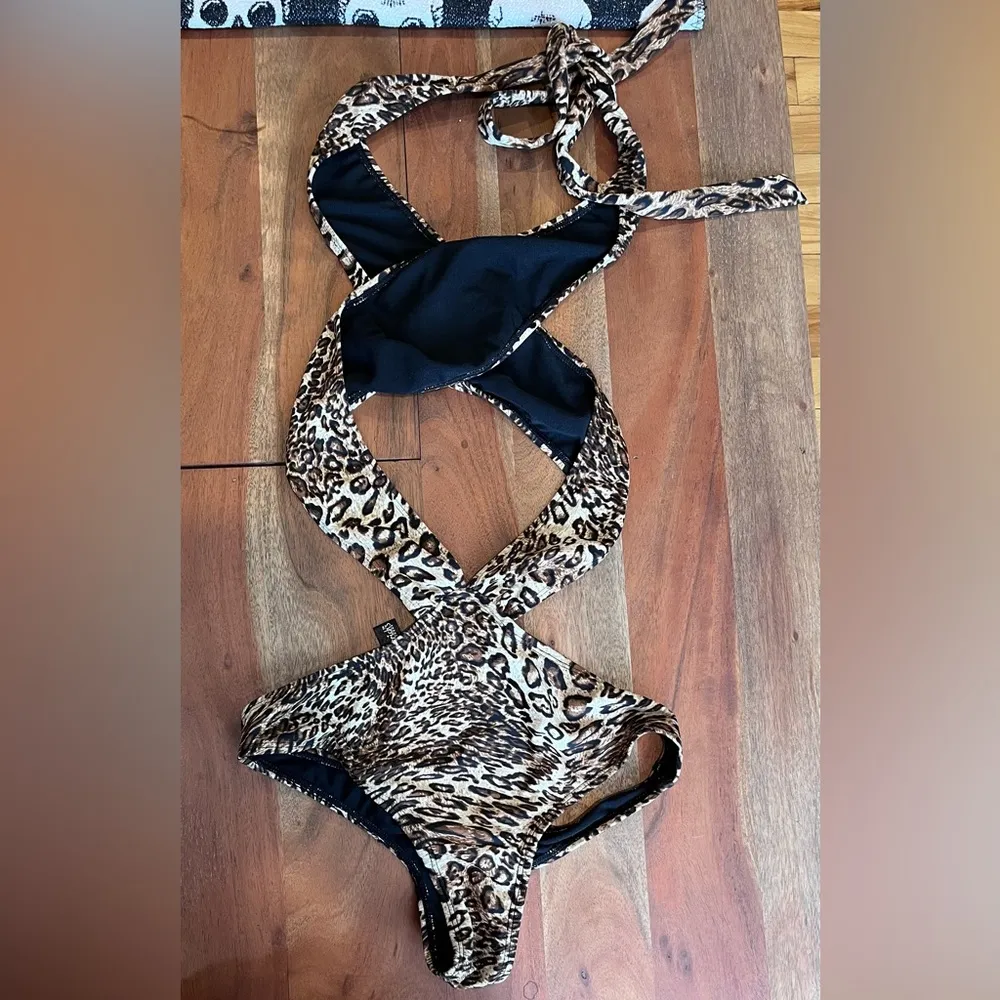 Frederick’s of Hollywood Sexy Swimsuit leopard / cheetah print Monokini vintage - Image 2