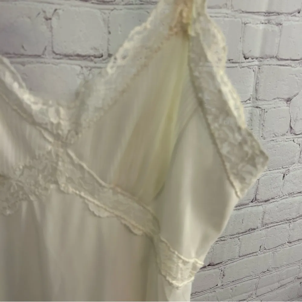 Vintage "Movie Star" white lace pleated midi slip USA made size 34 short nylon - Image 13