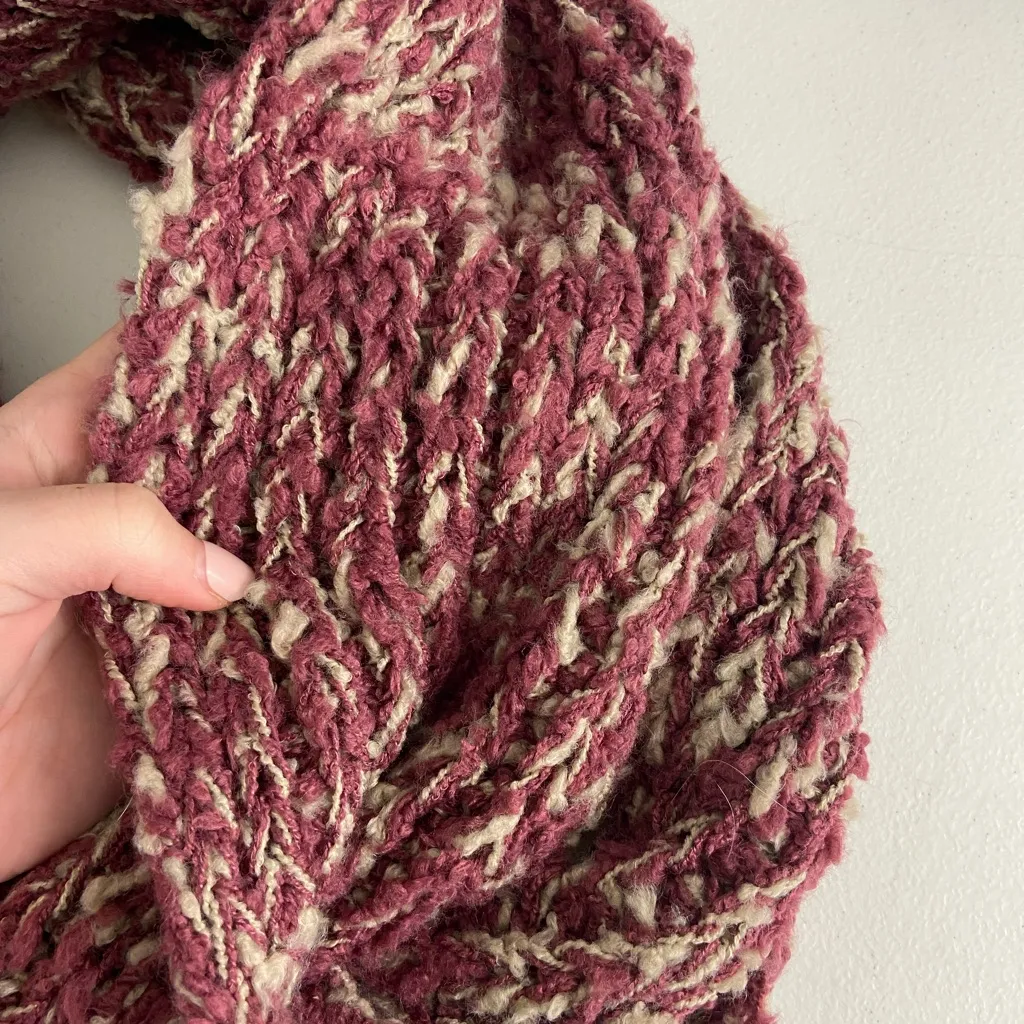 EUC women’s burgundy cream double loop infinity thick knit‎ plush scarf buttoned Red - Image 4