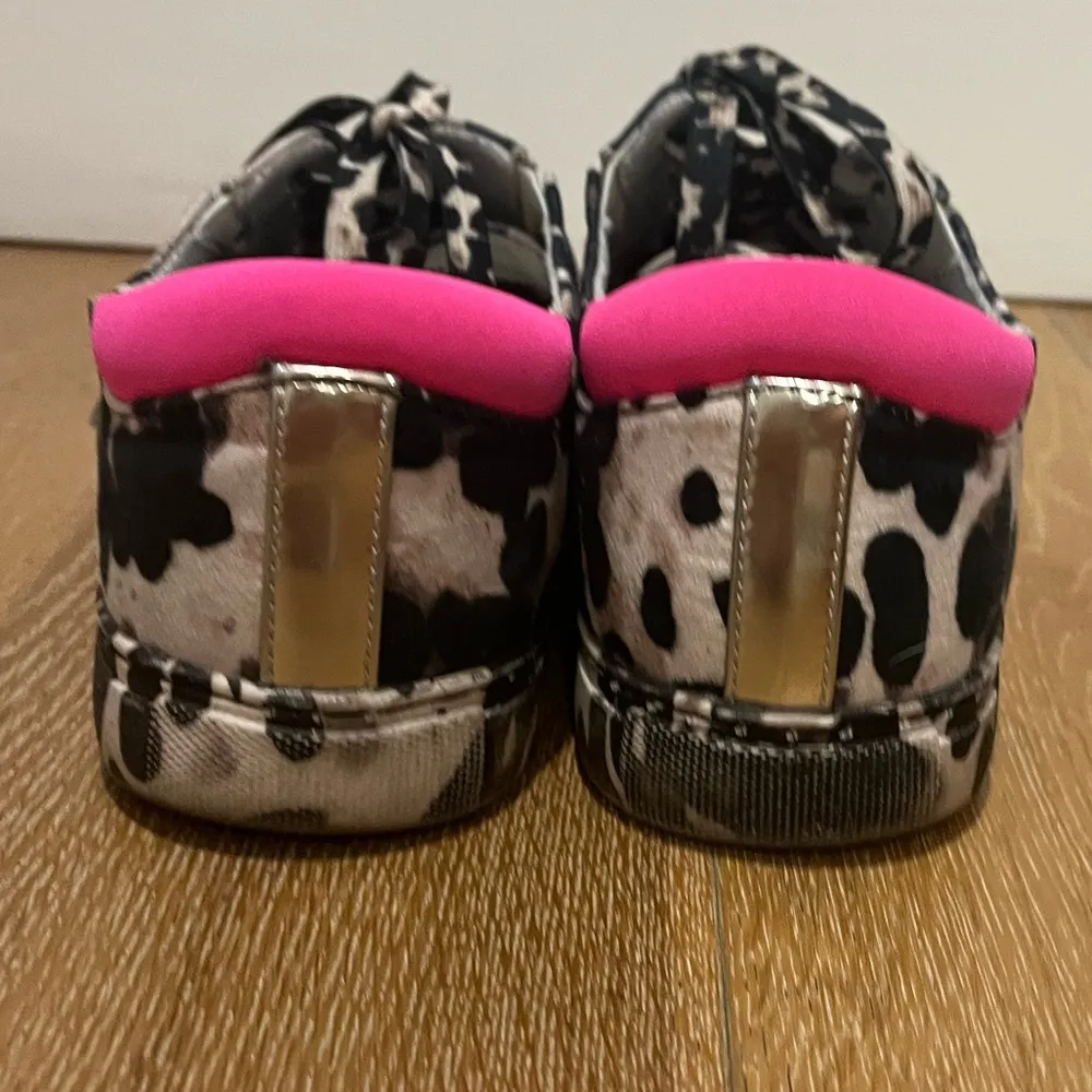 Gently worn Kenneth Cole Kam Eo Sneaker women’s size 8.5 Black - Image 4