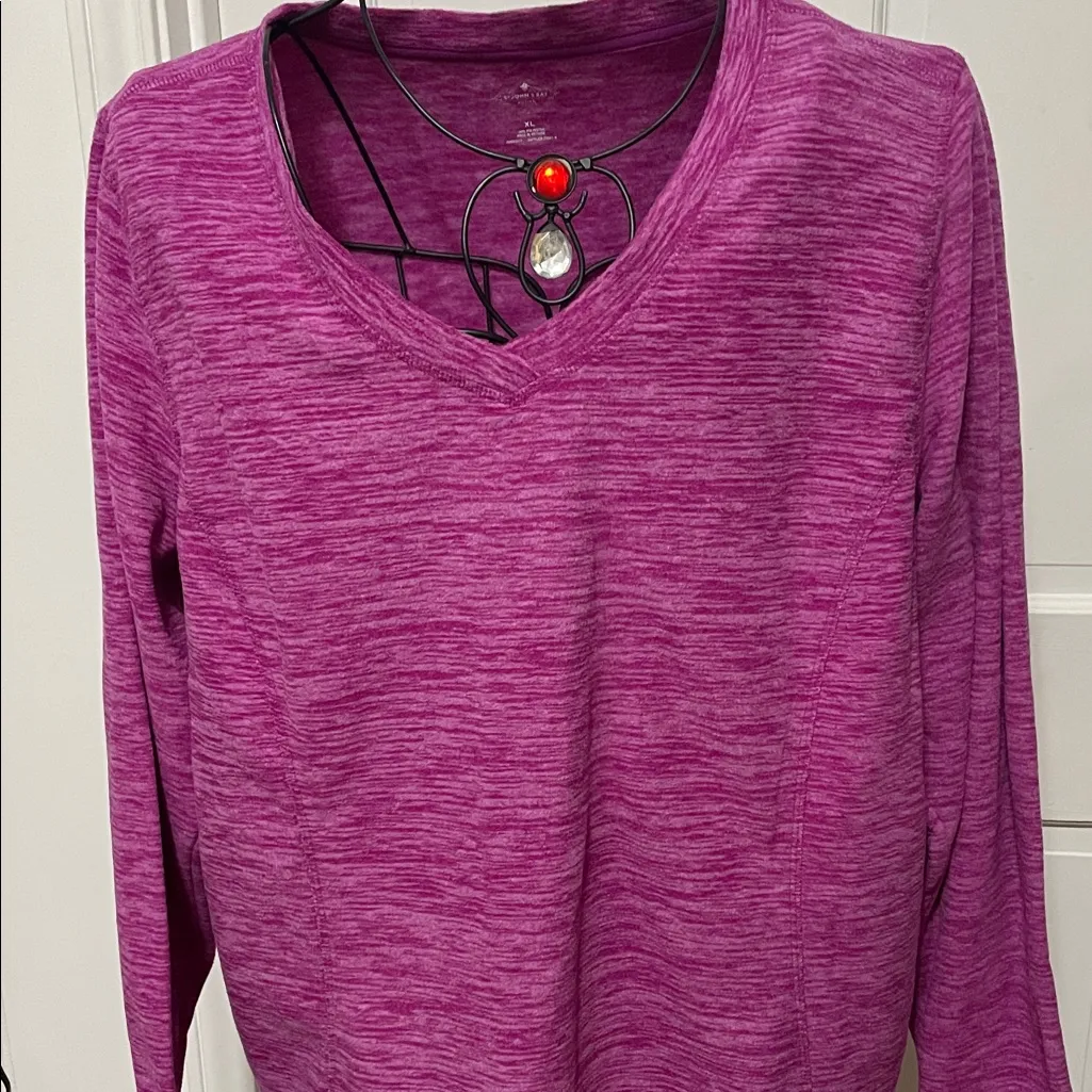 🤗🤗🤗3 for 12$🤗🤗🤗St. John’s Bay Magenta V-Neck Sweatshirt-XL - Image 2