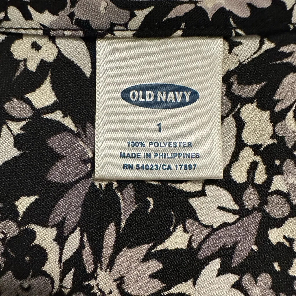 Old navy flowered skirt with side zipper size 1 - Image 3