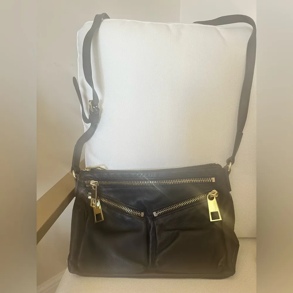 VINCE CAMUTO CROSS BODY BAG BLACK WITH ADJUSTABLE STRAP, GOLD HARDWARE DUST BAG - Image 6