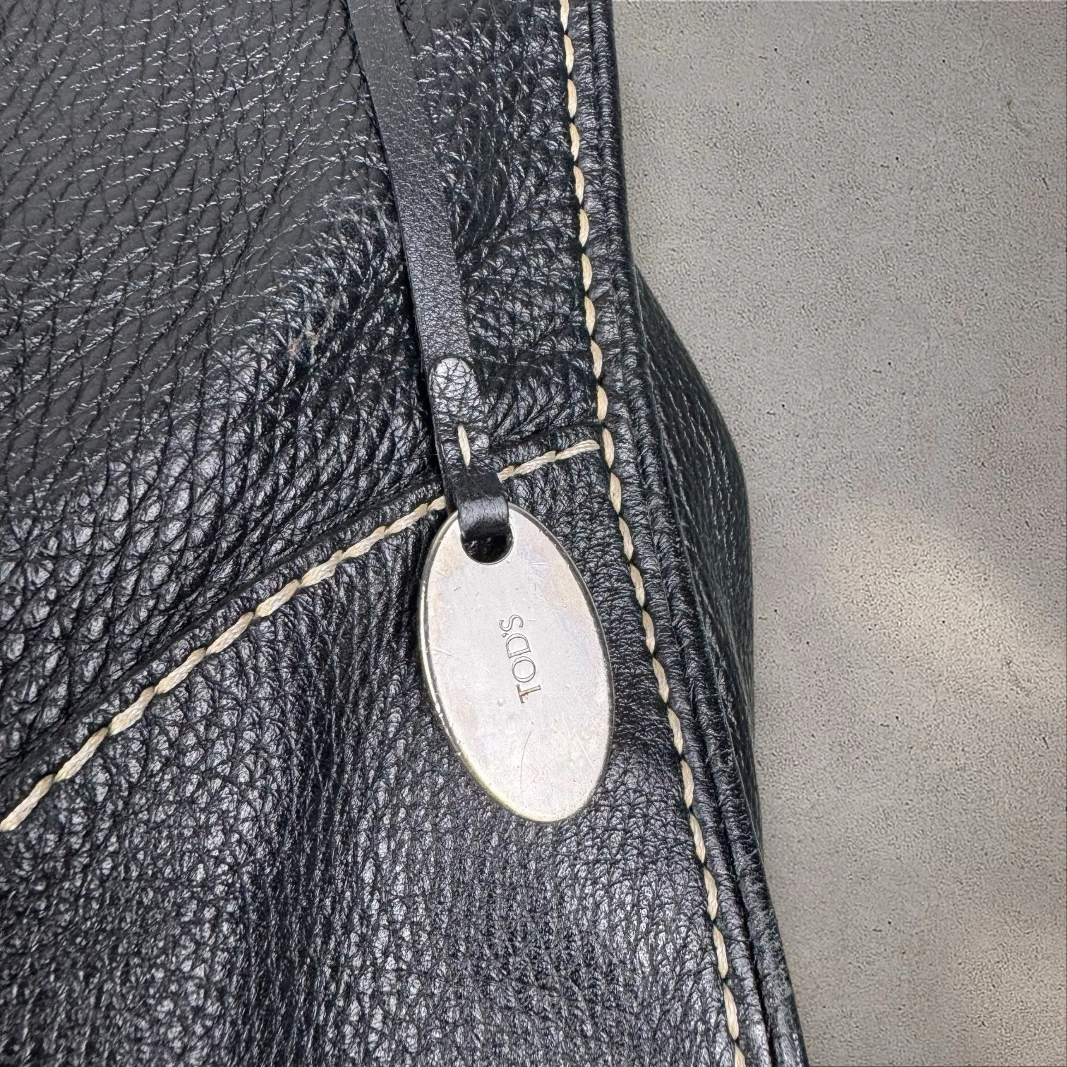 Tod's Dual Handle Black Pebbled Leather Shoulder Bag Tote Handbag Baguette - Image 2