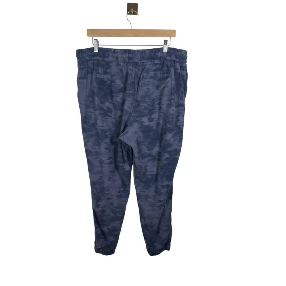 Athleta Farallon Printed Joggers in Inversion Medieval Violet Size 18 - Image 12