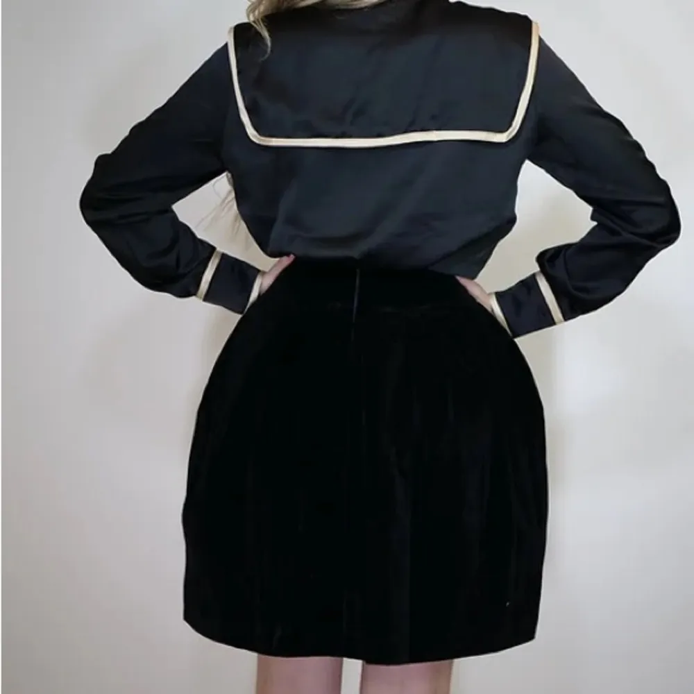 Velvet skirt with cinched waist - Image 2