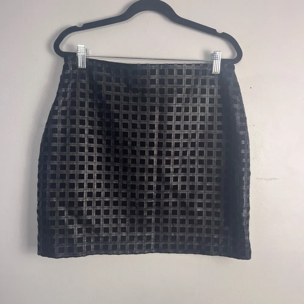 NWT ECRU Bonded Grid Leather Mini Skirt size 6 - Image 3