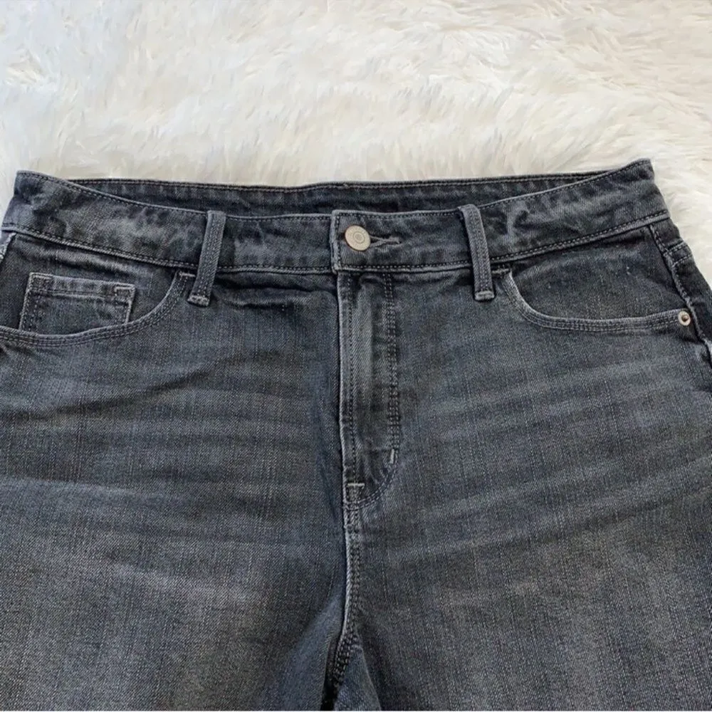 Old Navy Gray Denim Shorts.(Size 10) - Image 3