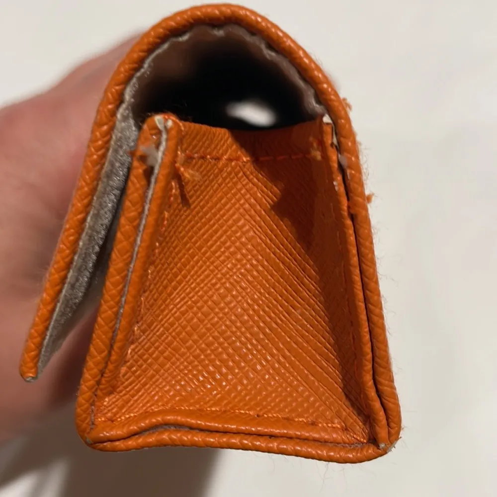 Tory Burch triangle eye glasses case magnetic closure - Image 7