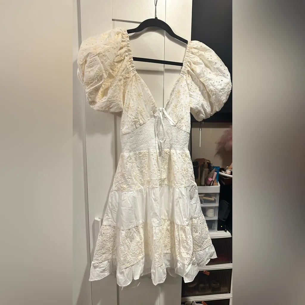 NWT Rubienn Eyelet Tired Back Tie Frill Mini Dress In Off White - Image 7