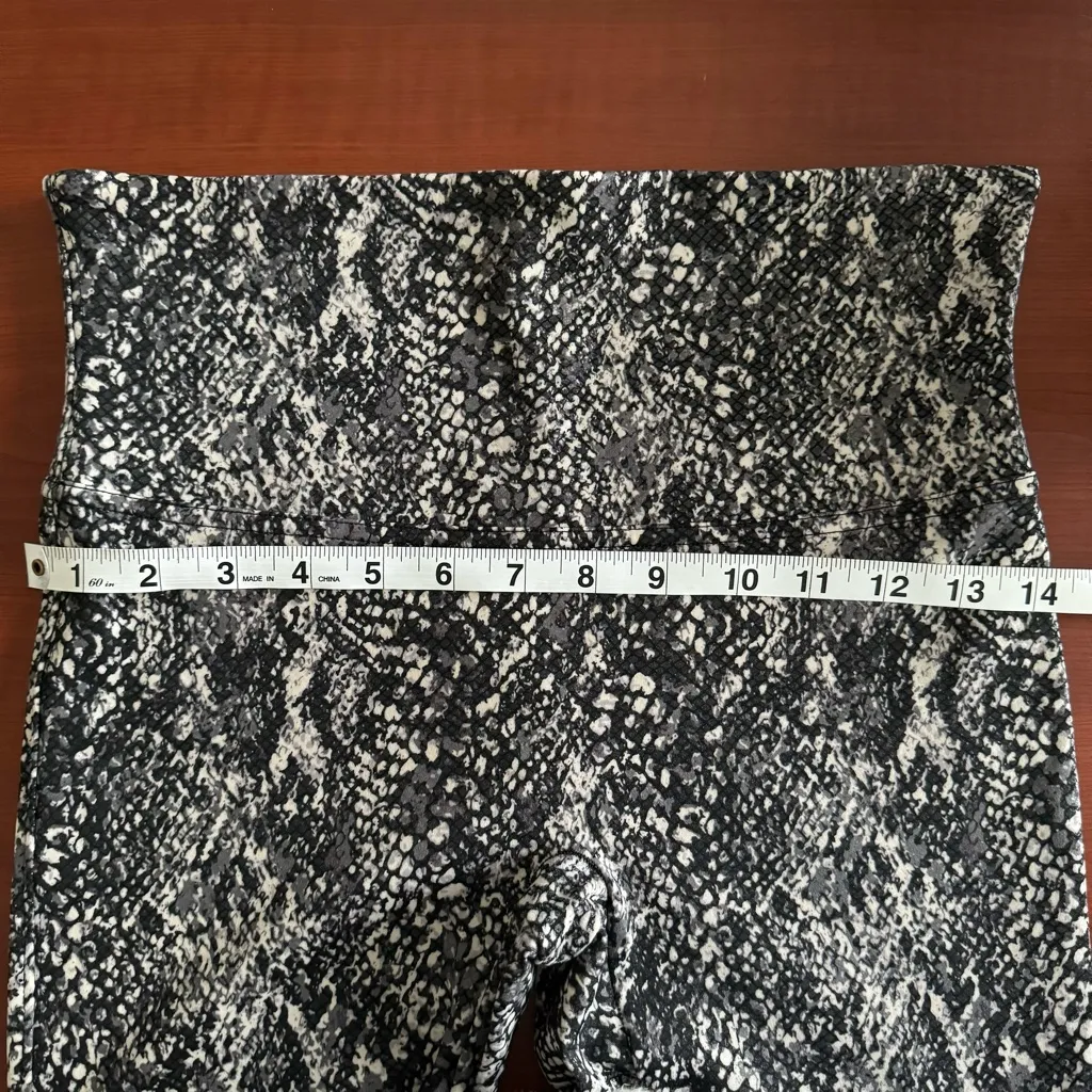 Spanx Faux Leather Snake Shine Leggings Size L Snakeskin Grey Snake 20324R - Image 11