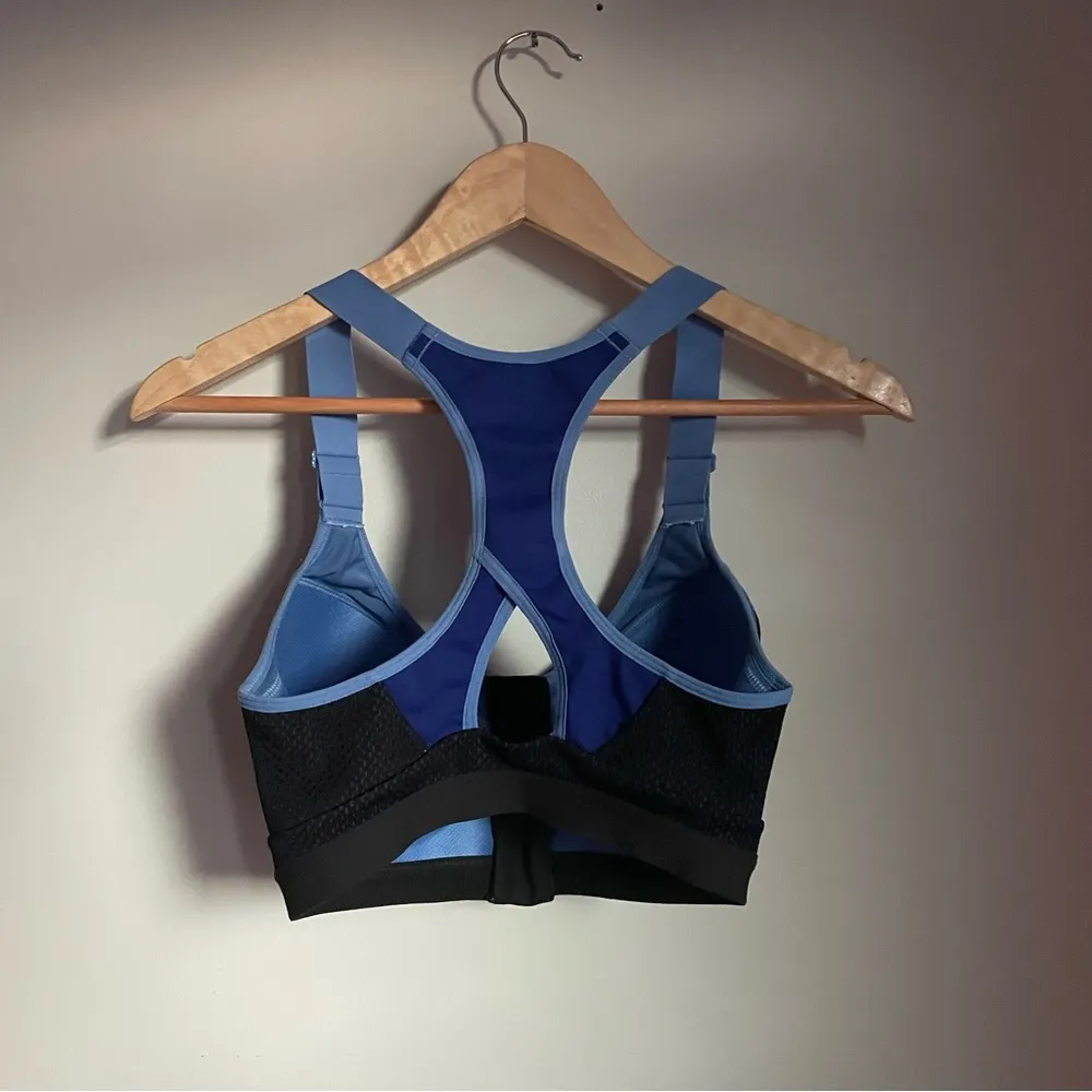 Victoria's Secret Blue and Black Sports Bras with Racerback Design - Image 5