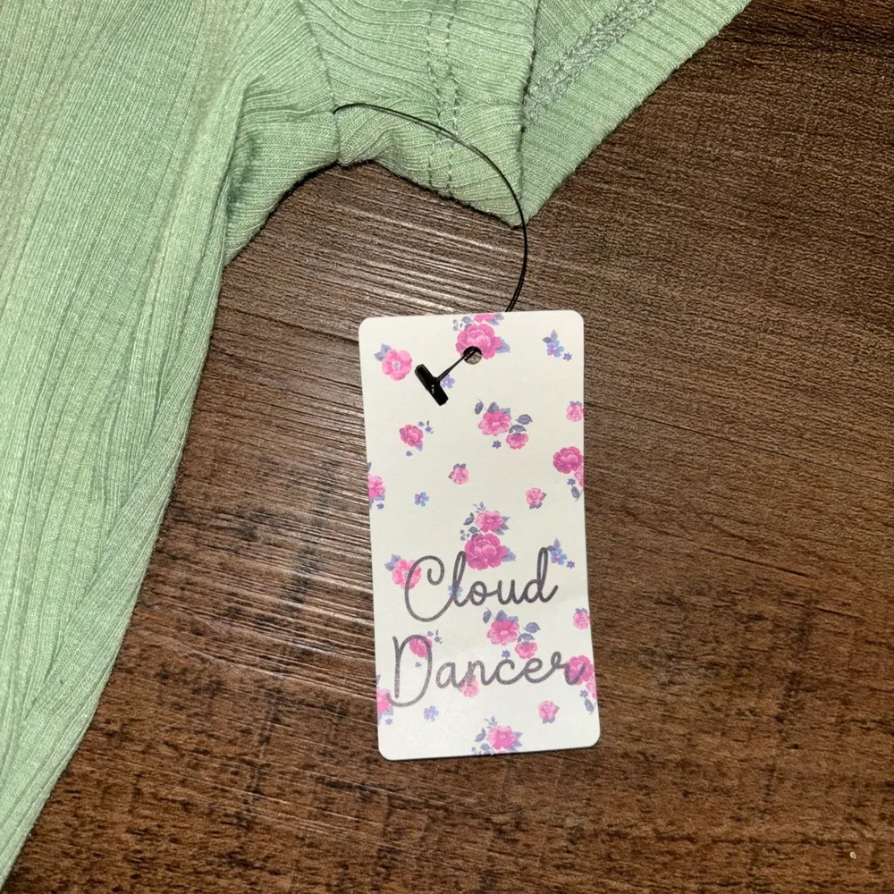 Green 1/4 zip shirt with collar. NWT - Image 2