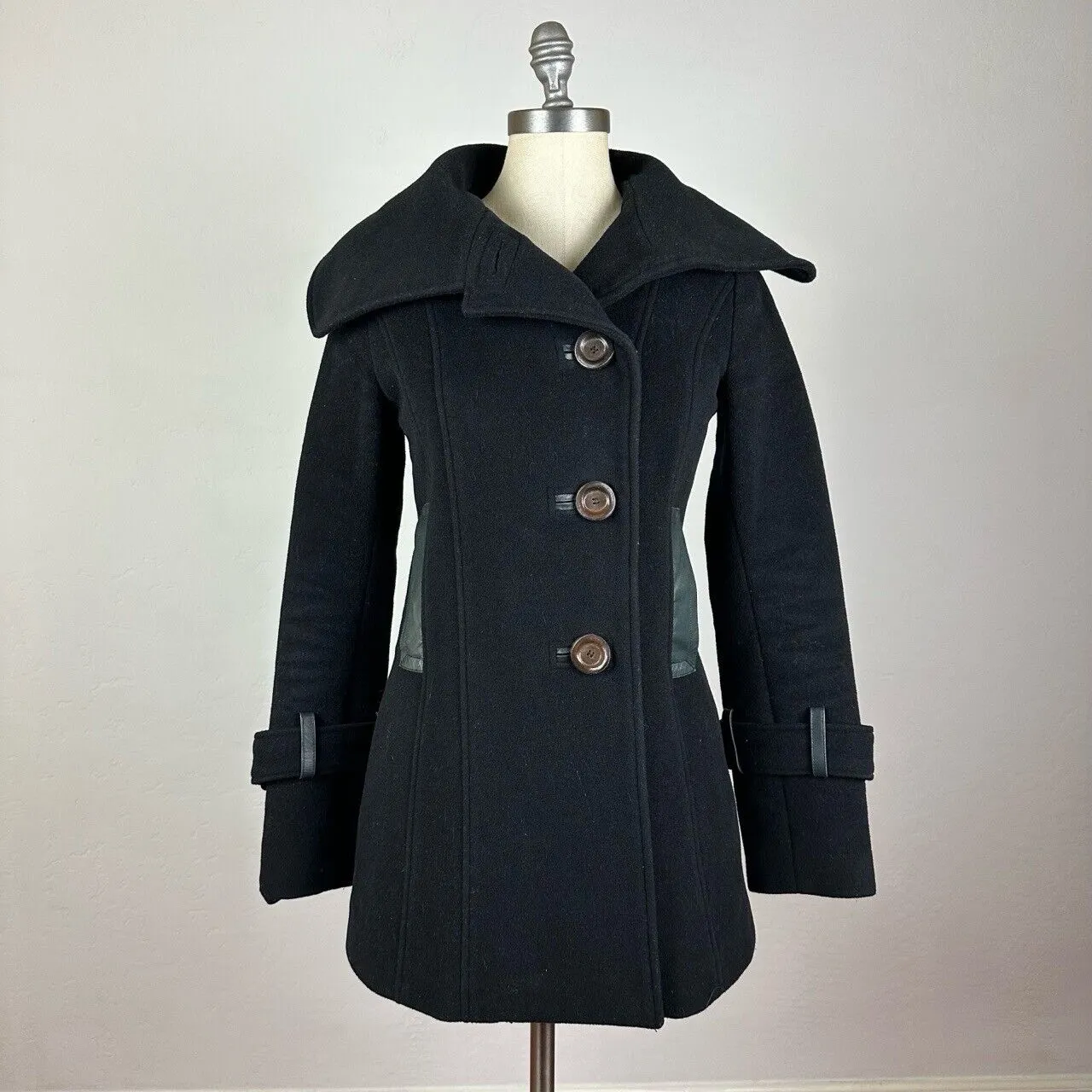 Mackage Cashmere and Leather Coat Size Small - Image 3
