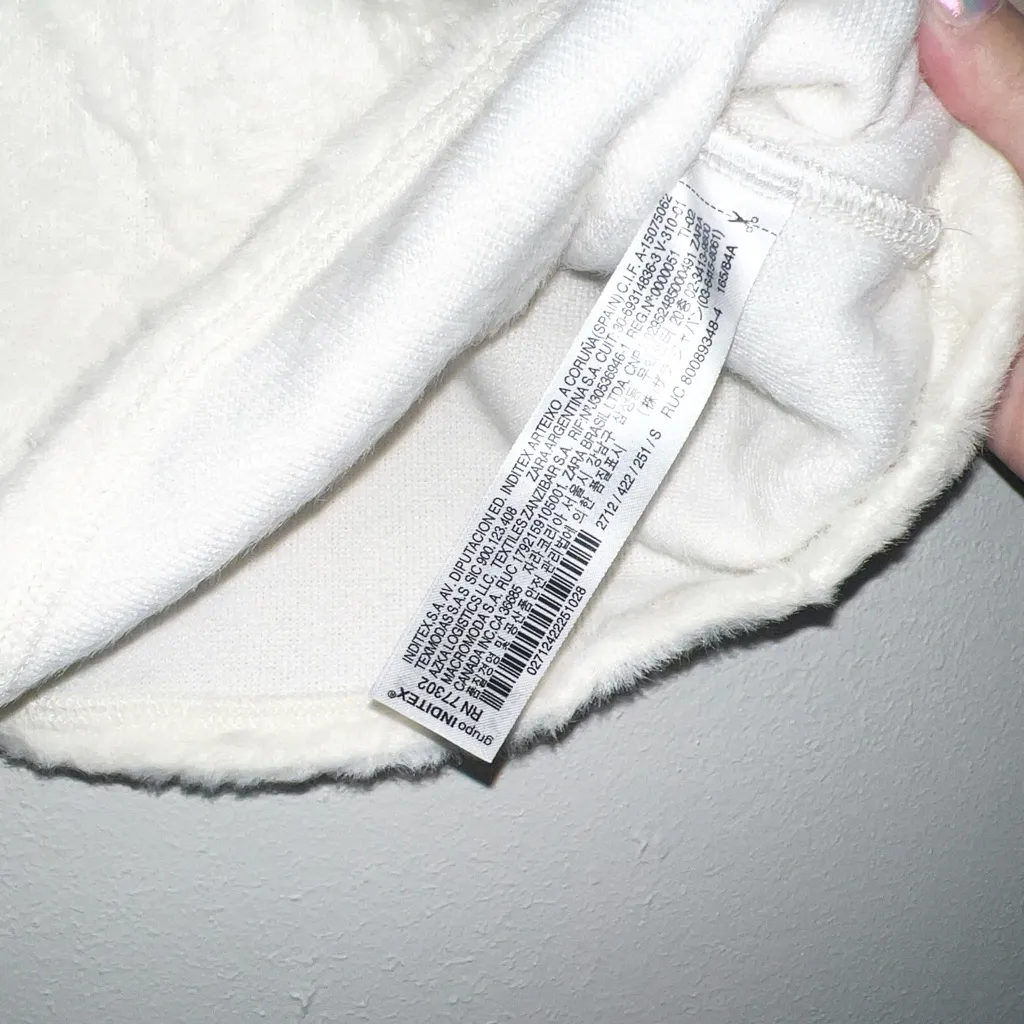 Zara fuzzy soft mock neck off white crop to with pearl details - Image 7