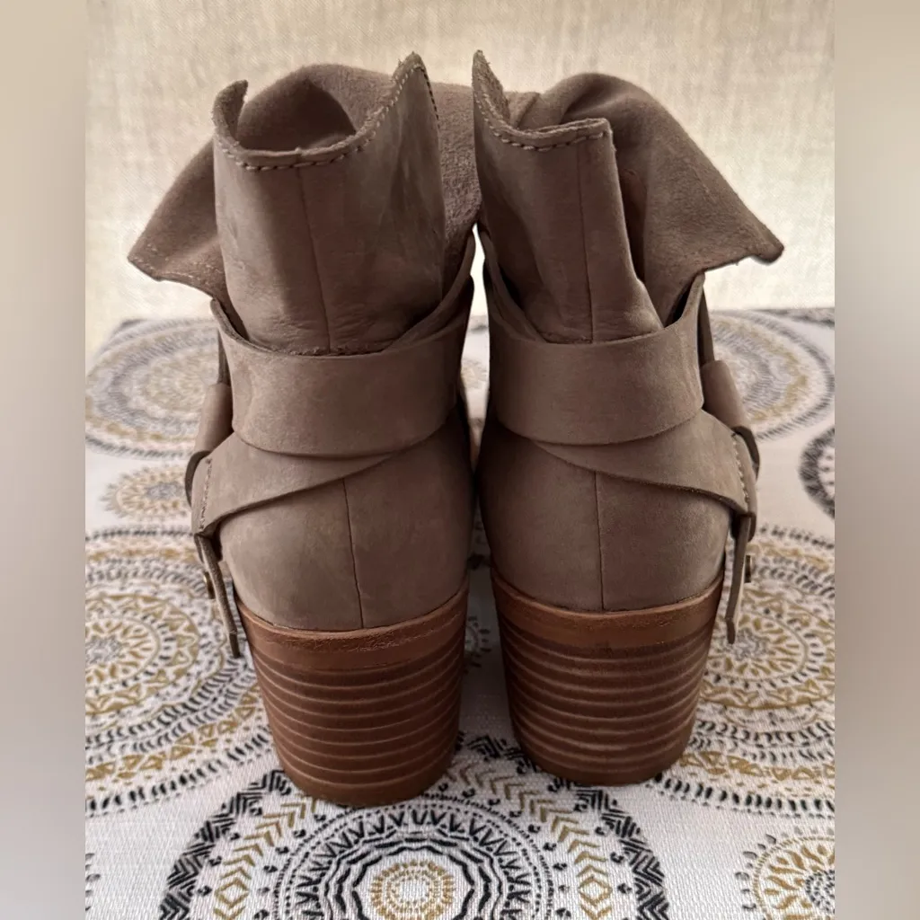 UGG Elora Women's Sahara Suede Leather Heel Ankle Booties Size 7 - Image 4