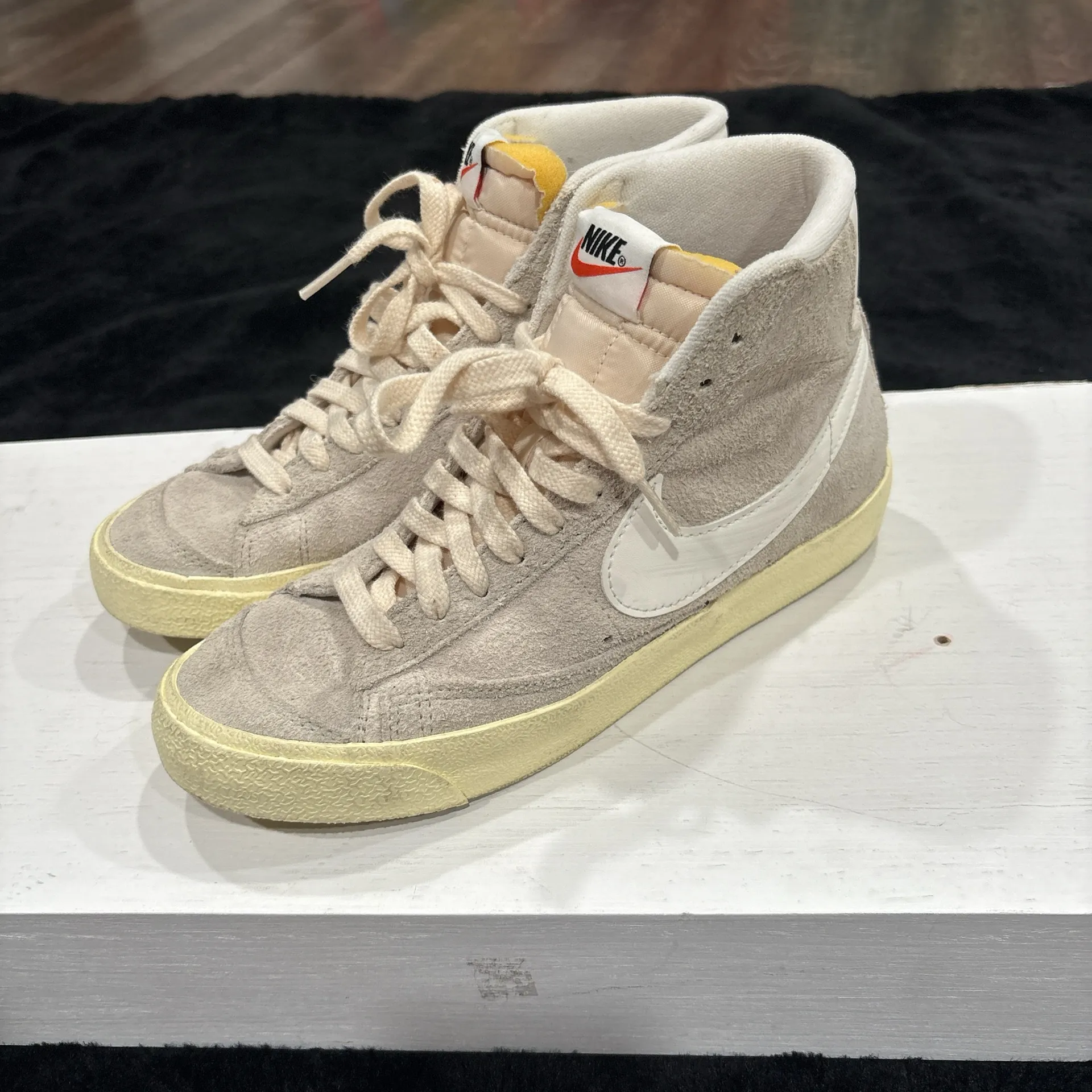 Nike Blazer Mid '77 sneaker in a light bone/sail/alabaster suede - Image 4