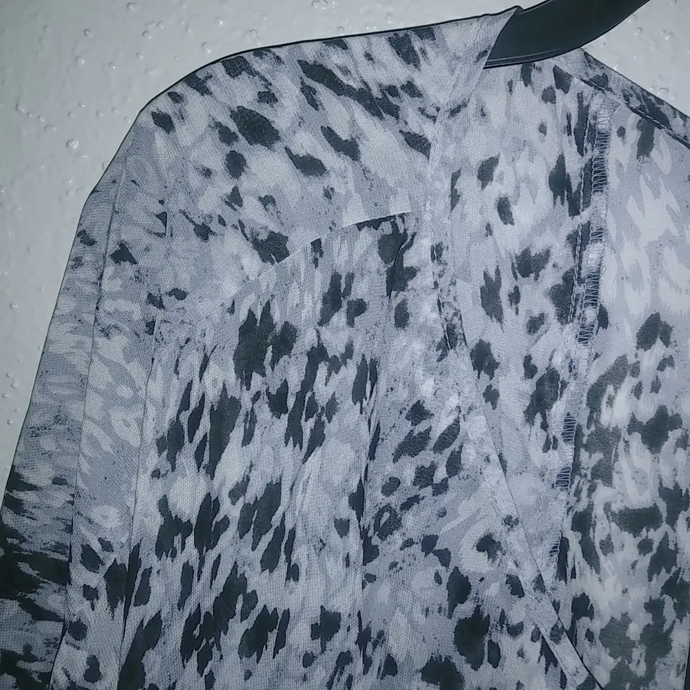 Investmemts II 3X Tonal Animal Gray Black Flowy Top Plus NEW - Image 4