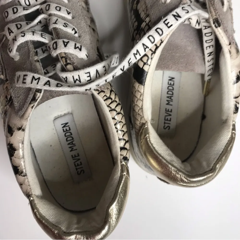 Steve Madden Amalfi Snake skin star sneakers Sz 7.5 - Image 4