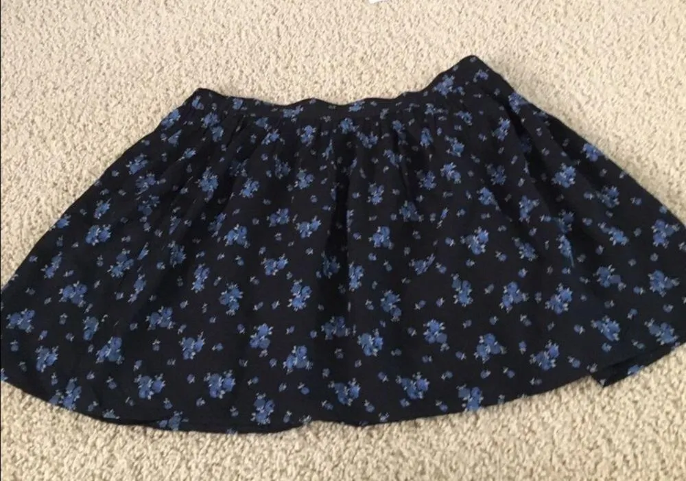Navy/light blue floral print mini skirt never worn - Image 4