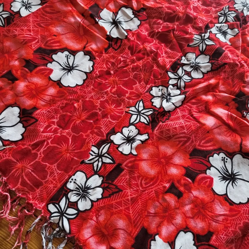 InGear Hawaiian Print Scarf/Sarong Red - Image 2