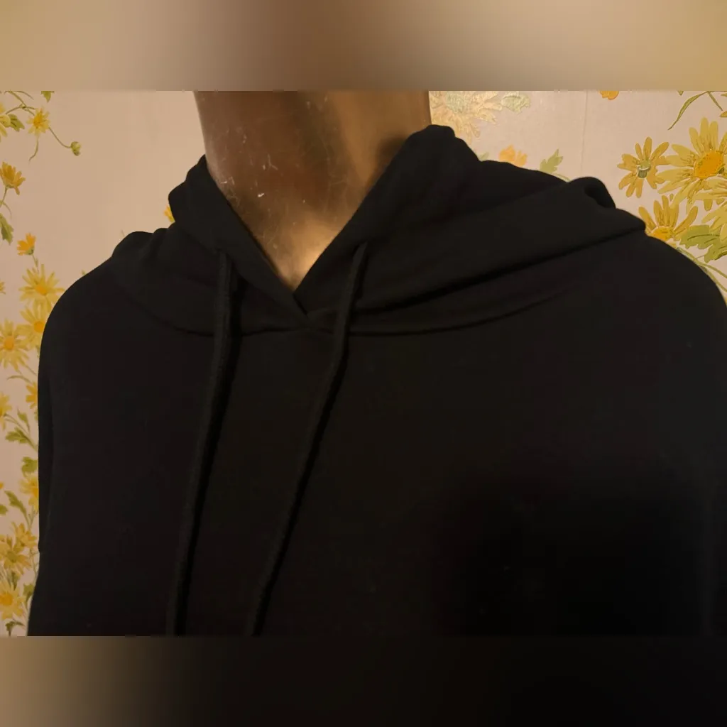 Black Feathered Women's Hoodie size M Size M - Image 4