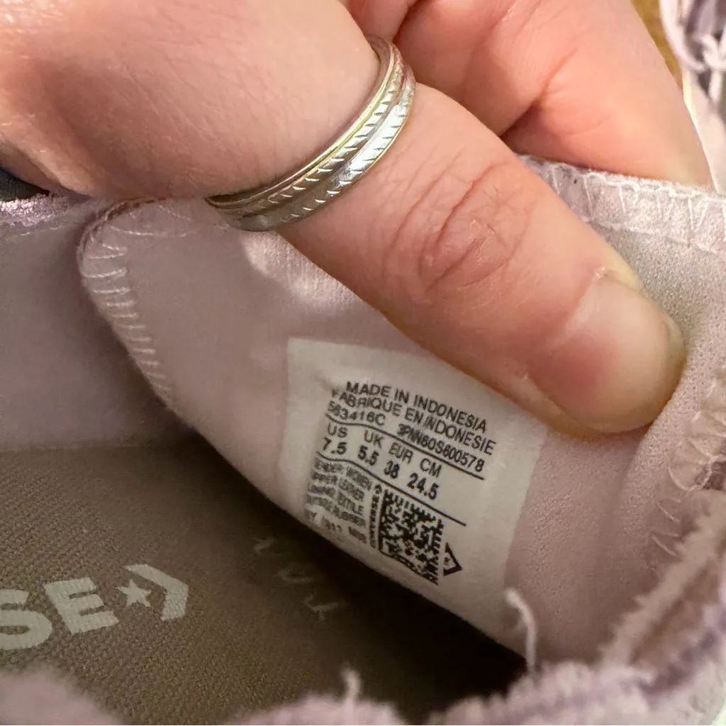 Converse Chuck Taylor’s Pink Scalloped Women's Sneakers size 7.5 - Image 4