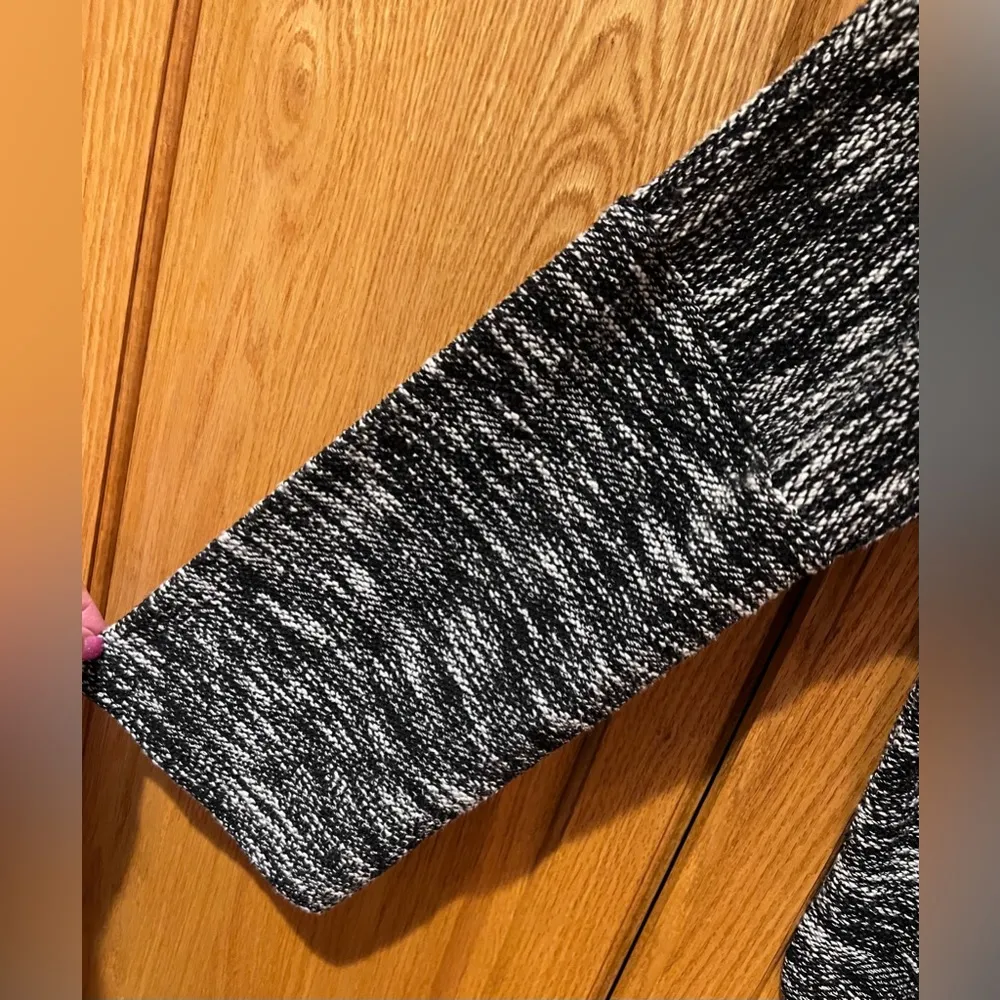 Madewell Asymmetrical Button-Shoulder Wide Sleeve Sweater in True Black Sz Small - Image 10