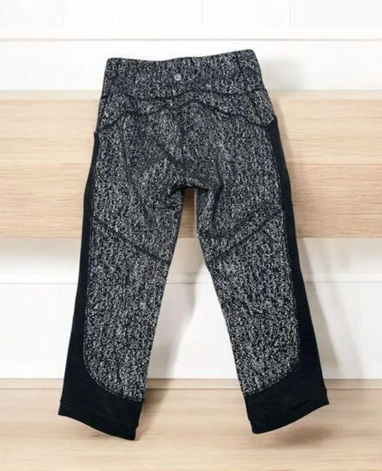 Lululemon Fit Physique Crop (19") Luon Suited Jacquard Black White / Black Sz 4 - Image 2