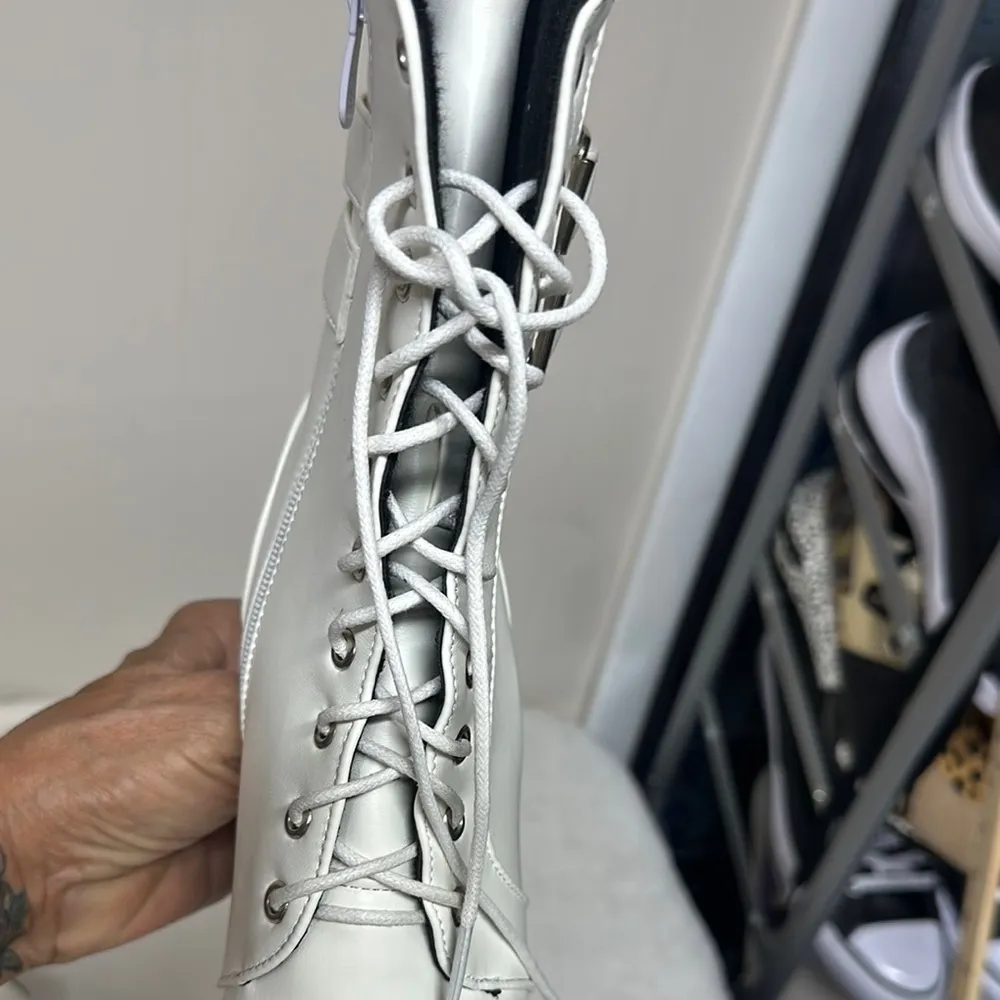 Stylish White Platform Ankle Boots Size 8 - Image 5