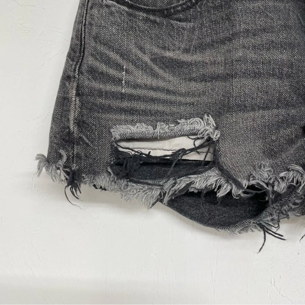 Levi’s 501 Grey Denim Distressed Cut Off Jean Shorts Womens 26 High Rise Casual - Image 4