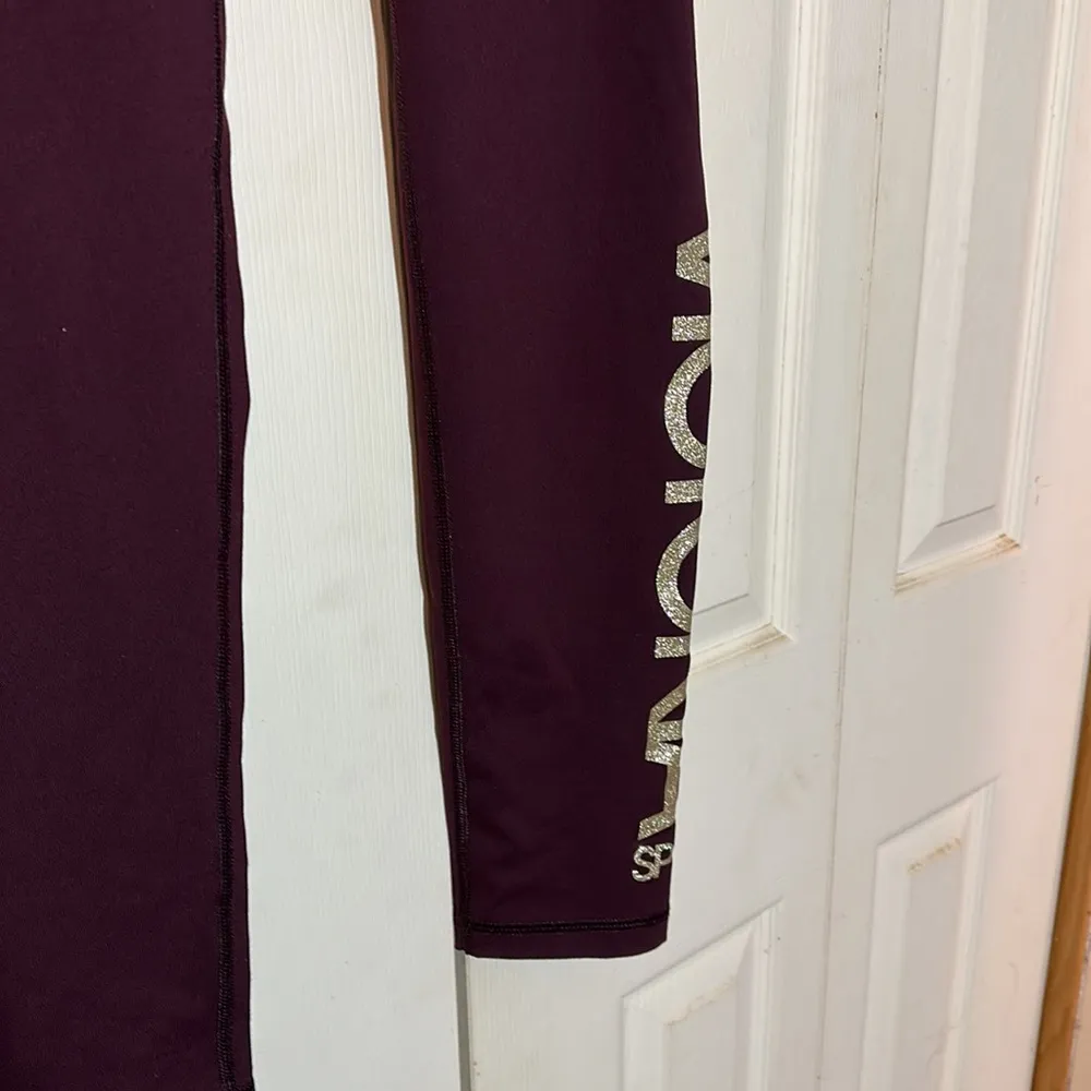 Victoria's Secret Sport Dark Purple Leggings Gold Glitter Writing Size Medium - Image 8