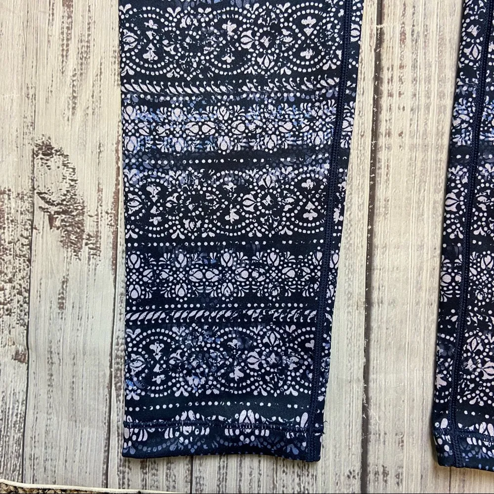 Calia Carrie Underwood Warm Blue Yonder Ombre’ Snowflake Pattern. Size Medium - Image 5