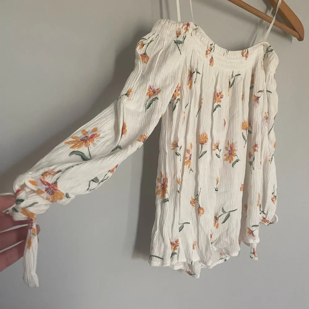 One Clothing Off the Shoulder White with Floral Print Blouse Size Small - Image 2