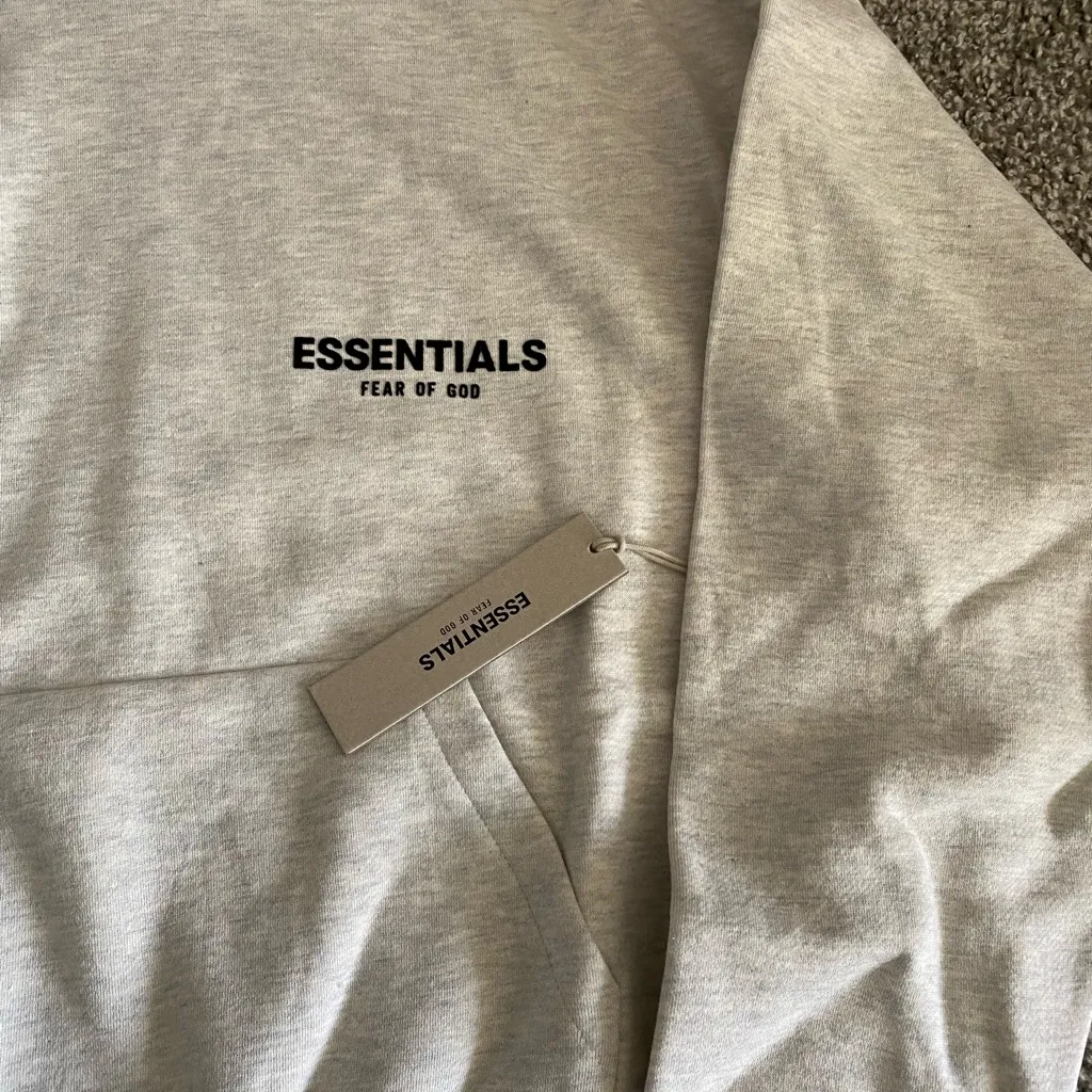 ESSENTIALS FEAR OG GOD LIGHT OATMEAL PULLOVER HOODIE SMALL - Image 3