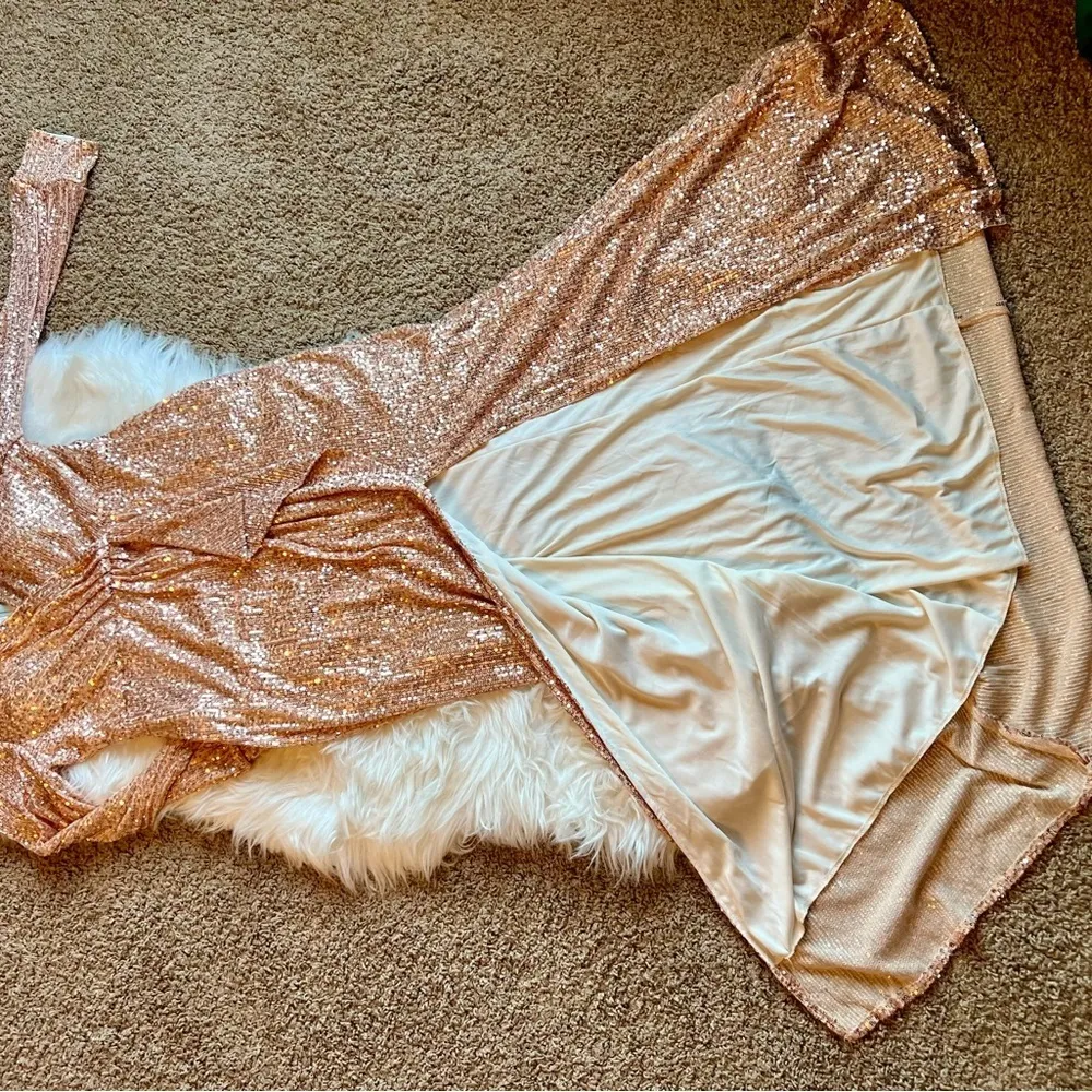 Stunning Mermaid Rose Gold Sequined Dress with Sleeves and Slit Size XXL - Image 13