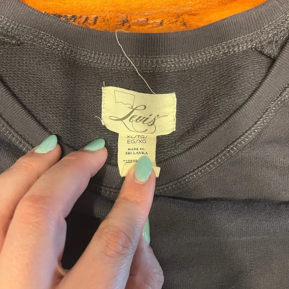 Levi’s crewneck - Image 2