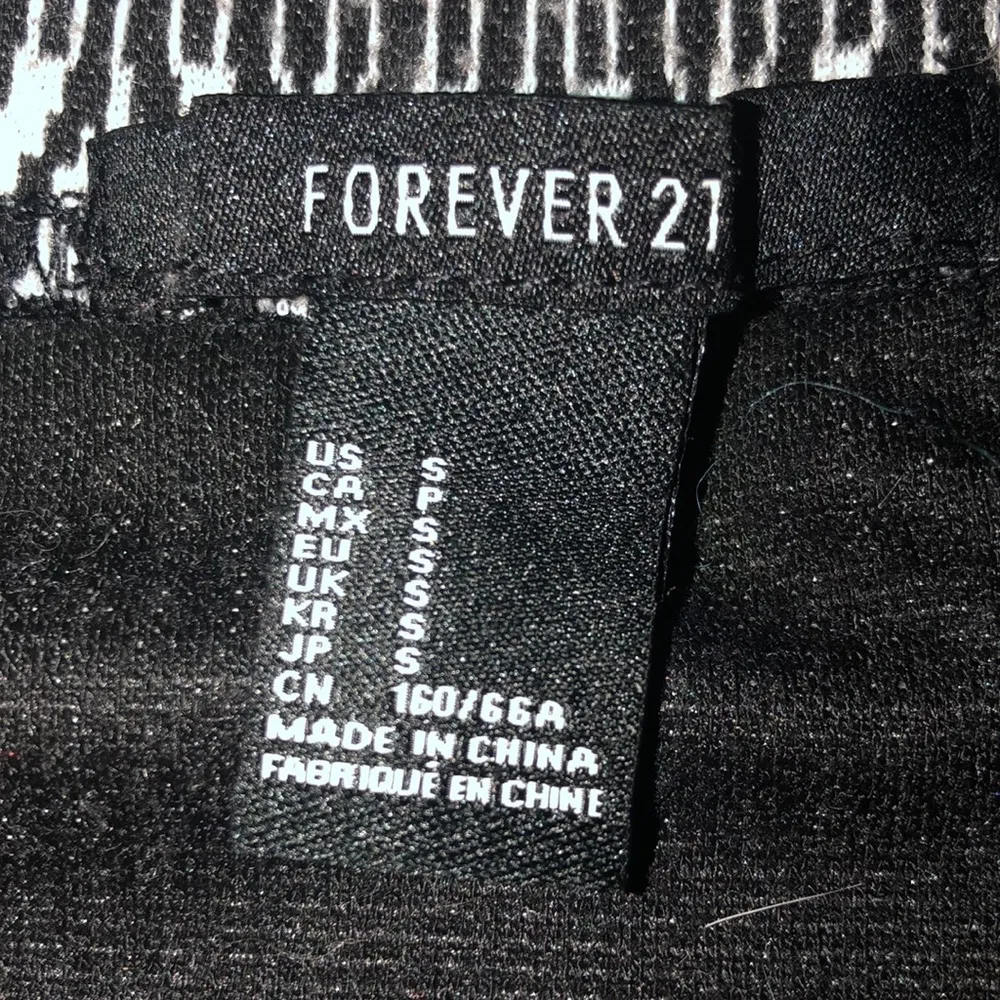 Forever 21 Black & White Print Bodycon Midi Skirt - Image 4