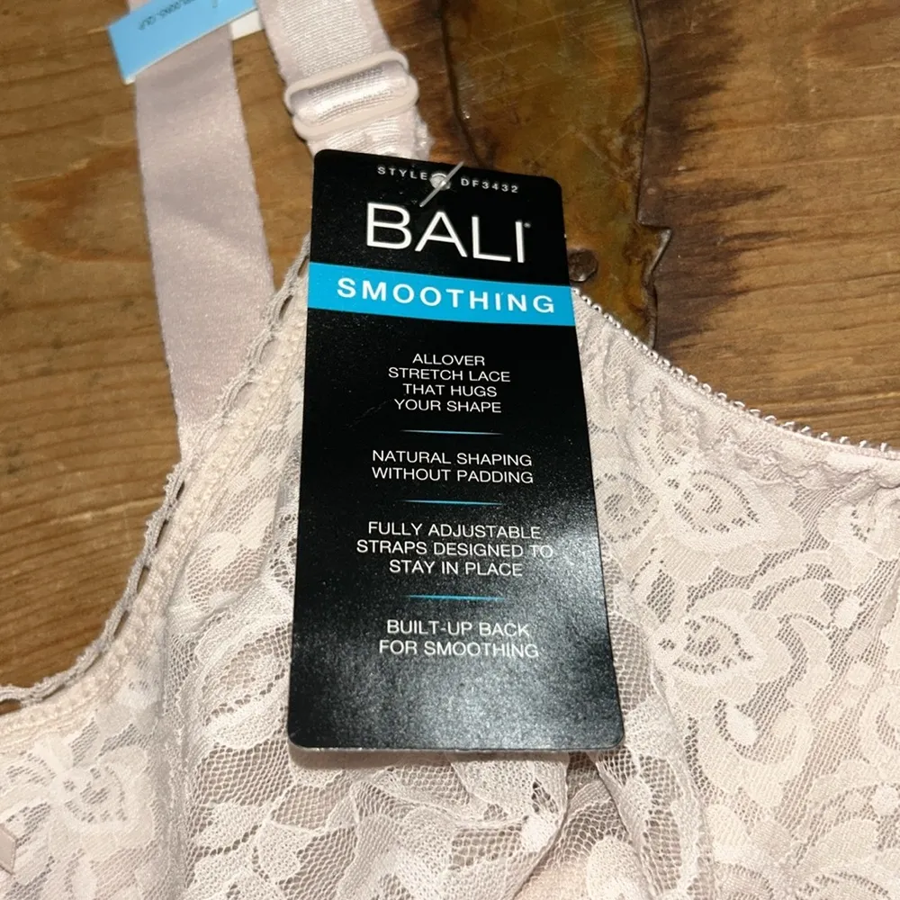 Woman’s Bali Lace 'N Smooth Underwire Bra Blush Size 36C - Image 3