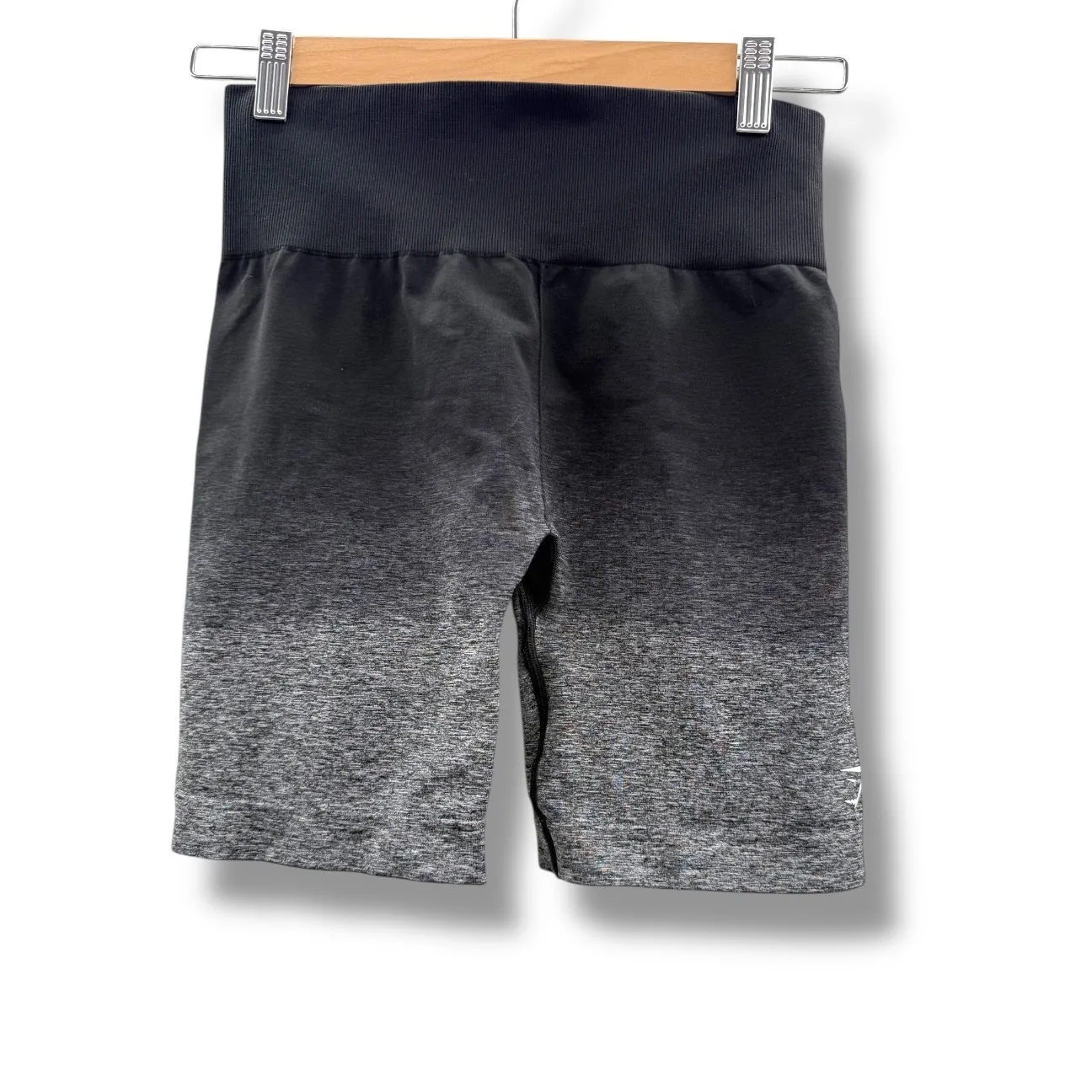 Gymshark Adapt Ombre Seamless Shorts Women's Size Medium Black Gray Workout Fit - Image 2