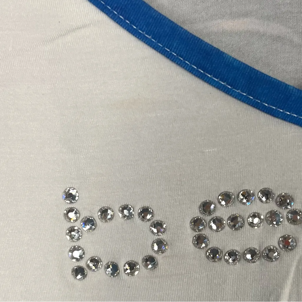 New Bebe all over printed top haut motif long sleeve bedazzled size small - Image 2